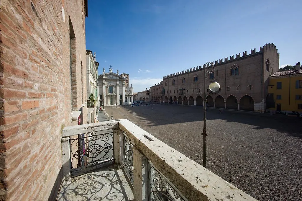 Гостевой дом Palazzo Castiglioni Luxury Suite And Rooms Мантуя