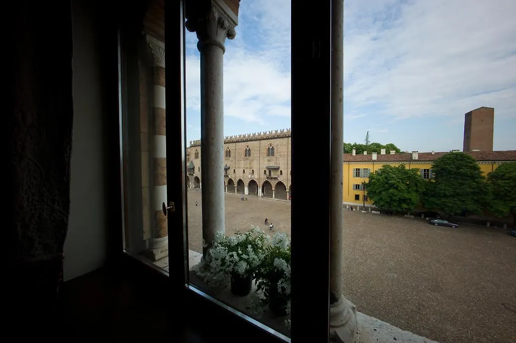 Palazzo Castiglioni Luxury Suite And Rooms Мантуя Италия